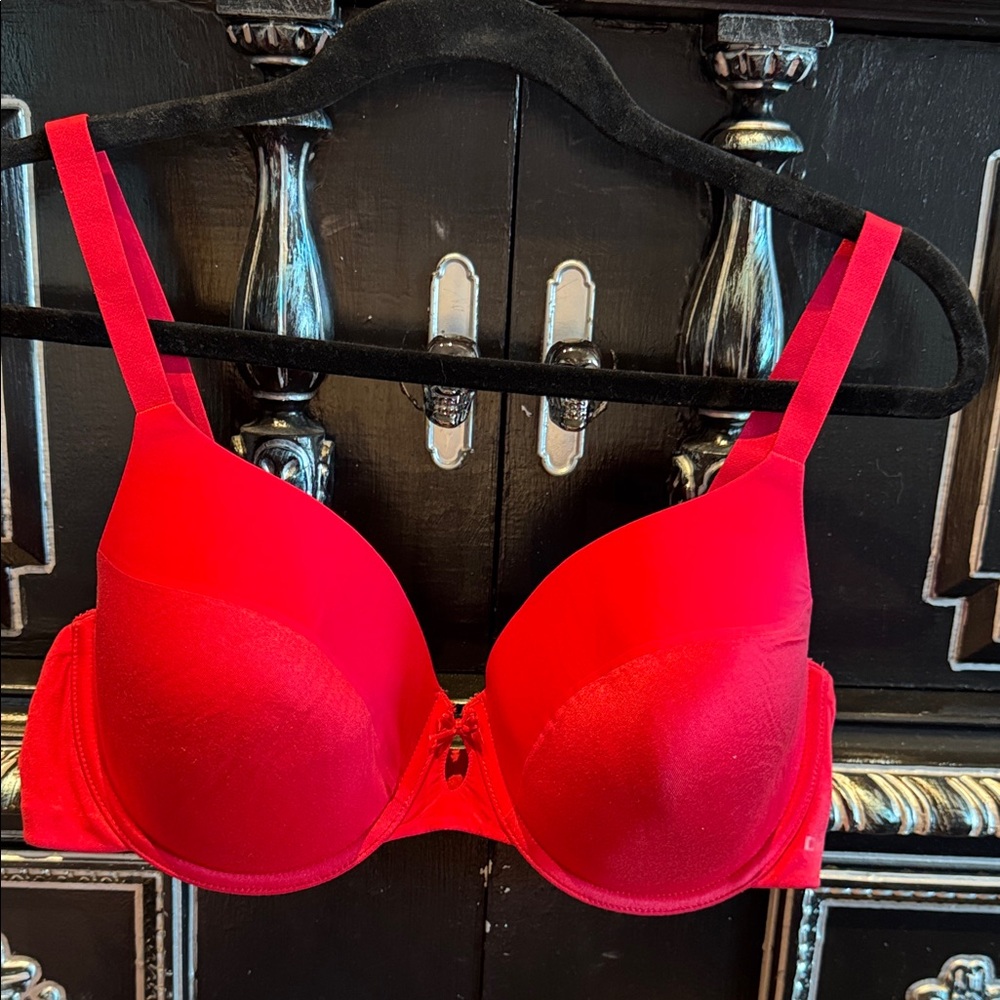 DKNY Sexy Red Bra 38D. NWOT